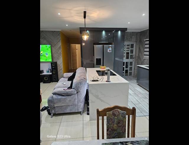 3 BEDROOM HOUSE FOR SALE IN CENTENARY PARK